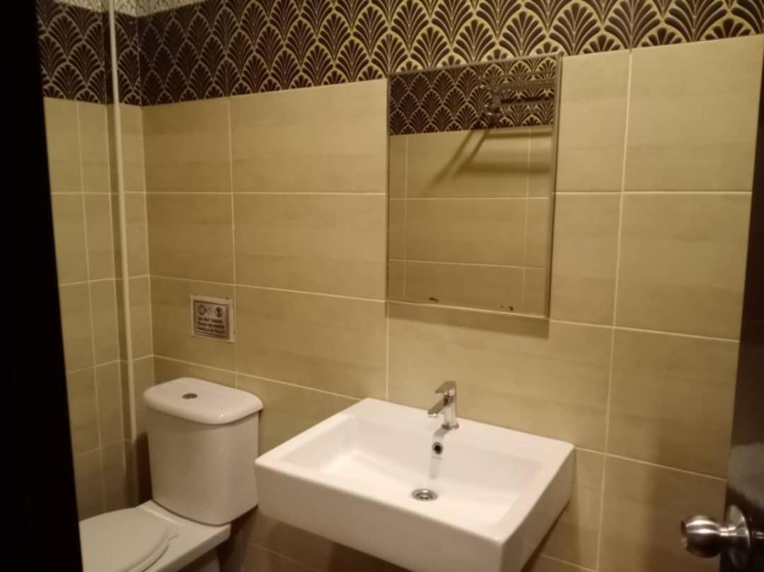Golden Leaf Boutique Hotel Nusa Idaman Formerly Known As Ariana Hotel Johor Bahru Exterior foto